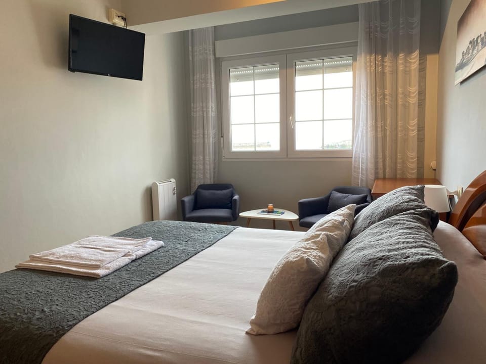 Desk, blackout drapes, free WiFi, bed sheets