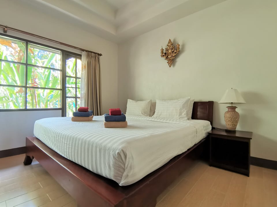 In-room safe, bed sheets