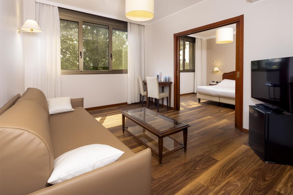 Family Room, Multiple Beds, Non Smoking (Converts to 2 Twin Beds) | Premium bedding, down comforters, minibar, in-room safe