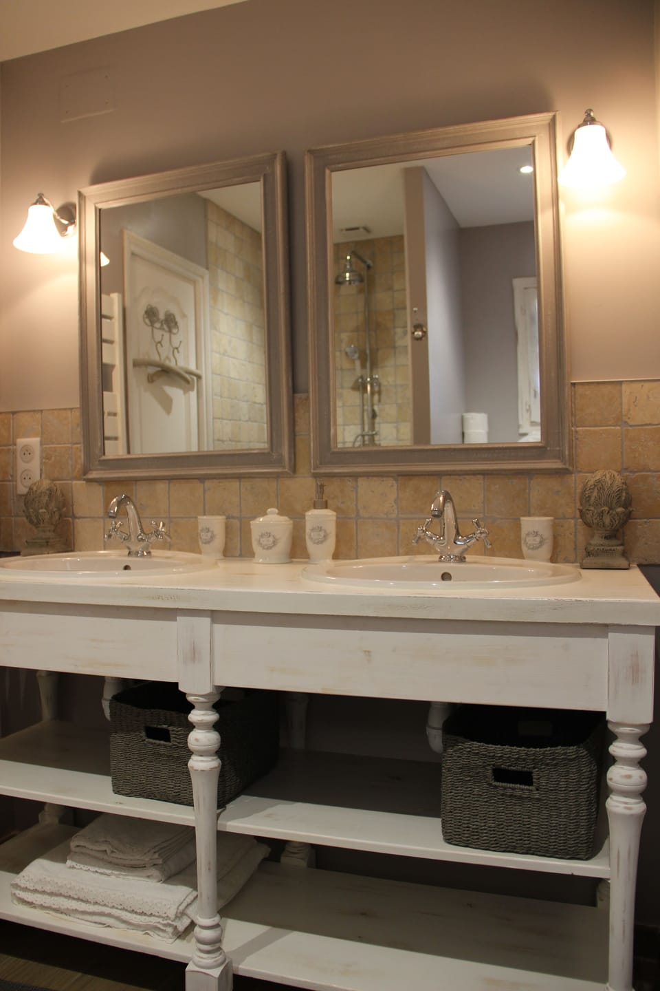 Double Room, Garden View (La Roseraie) | Bathroom sink