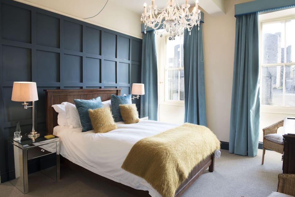 Double Room, Bathtub | Egyptian cotton sheets, premium bedding, iron/ironing board (on request)