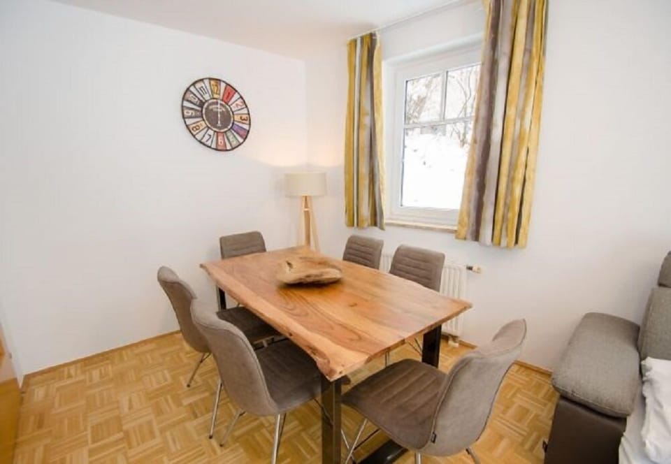 Apartment, 2 Bedrooms, Mountain View | In-room dining