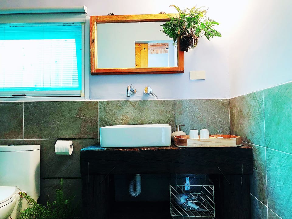 Signature Double Room, 1 Queen Bed | Bathroom | Shower, rainfall showerhead, free toiletries, hair dryer