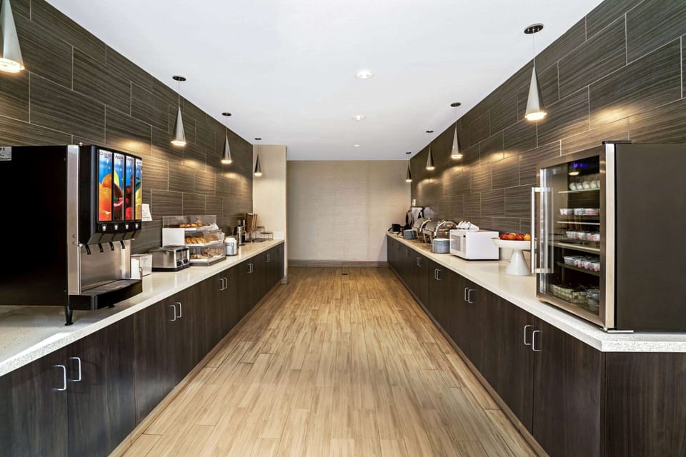 Free daily continental breakfast