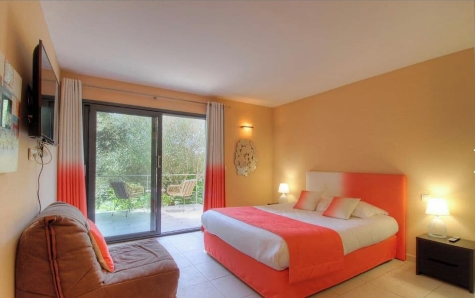 Superior Triple Room, 1 Double Bed | Individually decorated, individually furnished, blackout drapes