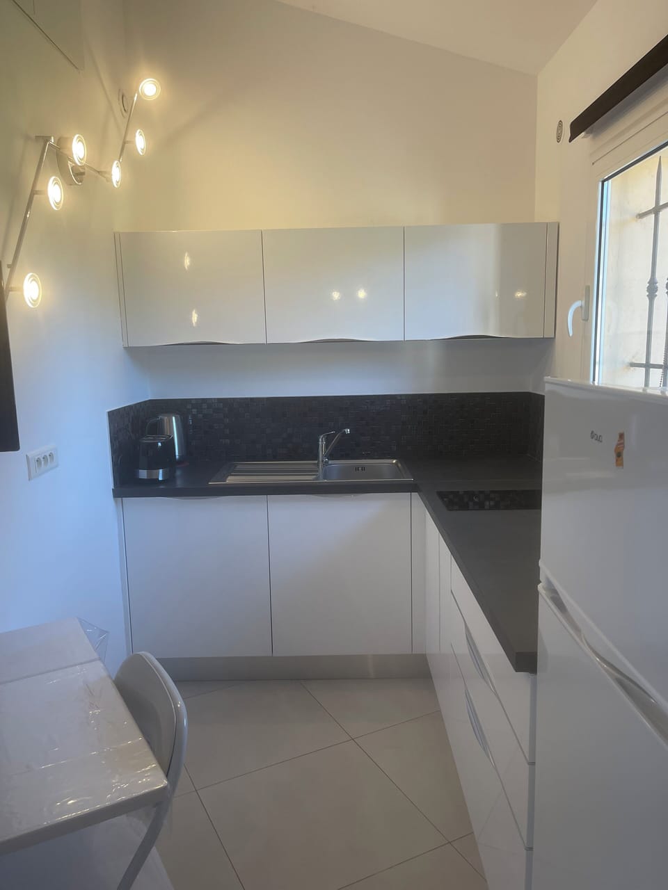 Standard Apartment | Private kitchen | Fridge, microwave, electric kettle, toaster