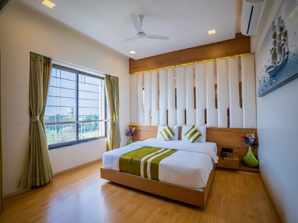Standard Room | Desk, soundproofing, WiFi (free), bed sheets