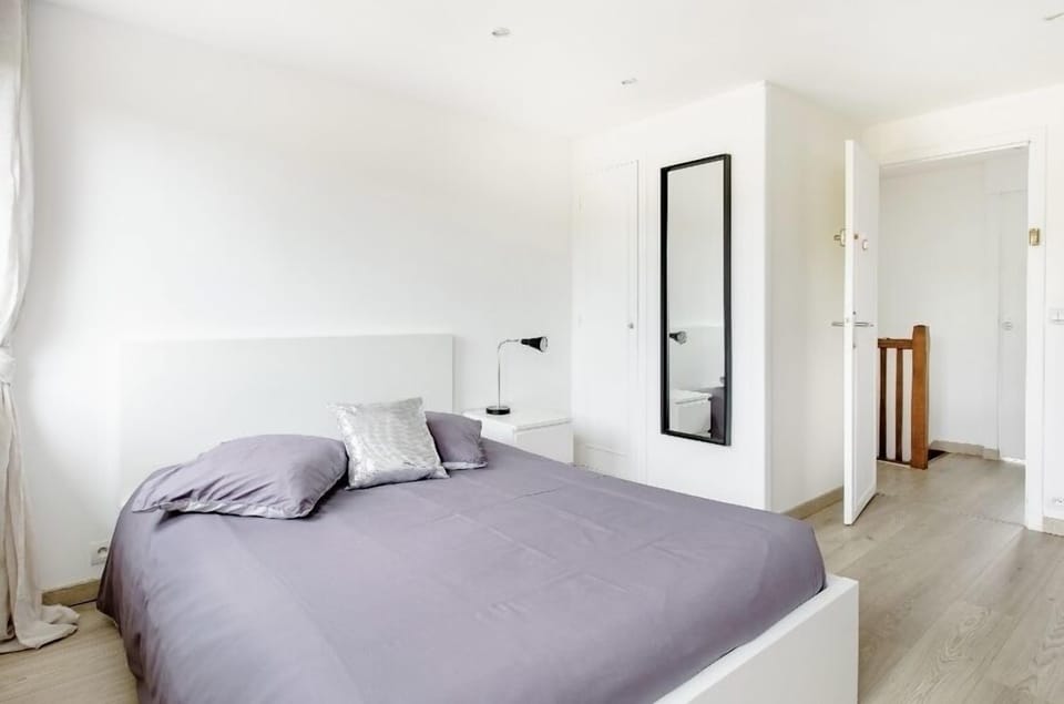 Double Room, 1 Queen Bed | Premium bedding, individually furnished, desk, laptop workspace