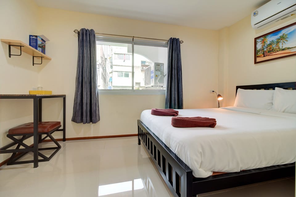 Standard Room with Window | Desk, iron/ironing board, free WiFi