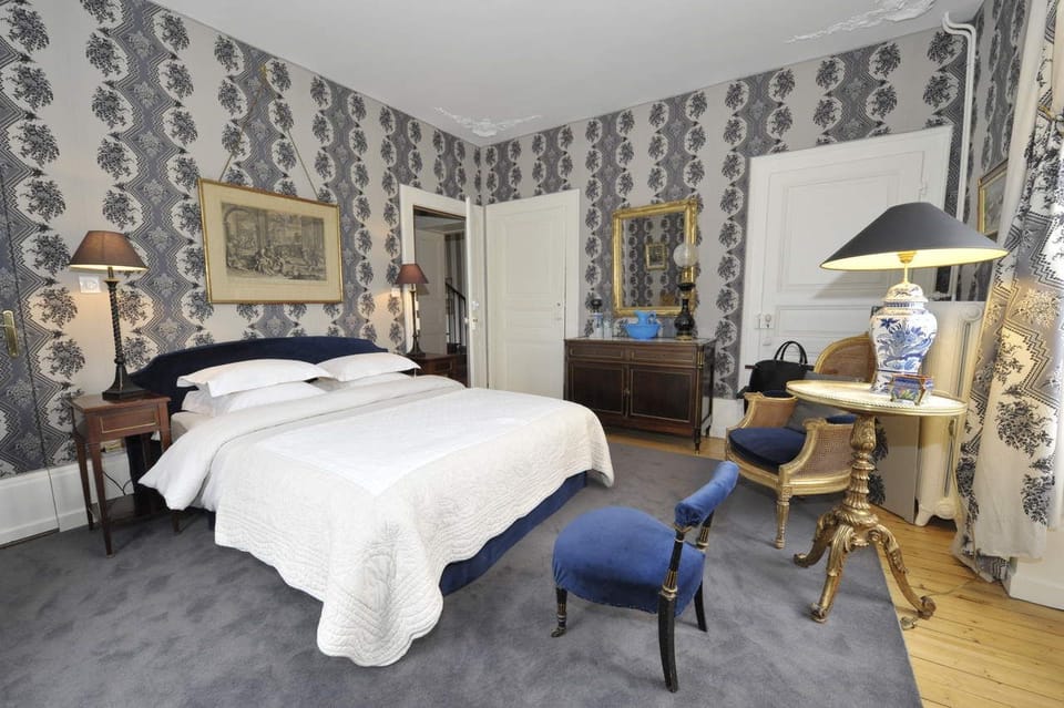 Double Room (Coppelia) | Minibar, individually decorated, individually furnished, desk