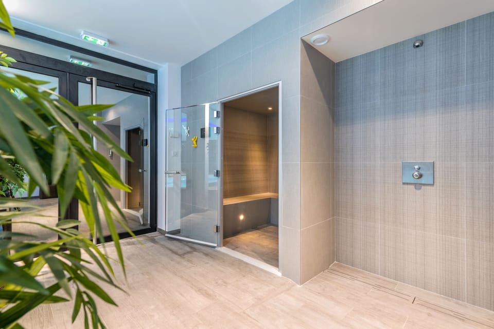 Steam room 