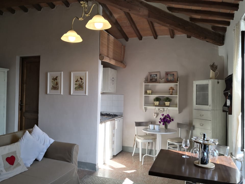Romantic Studio, Vineyard View, Tower | In-room dining