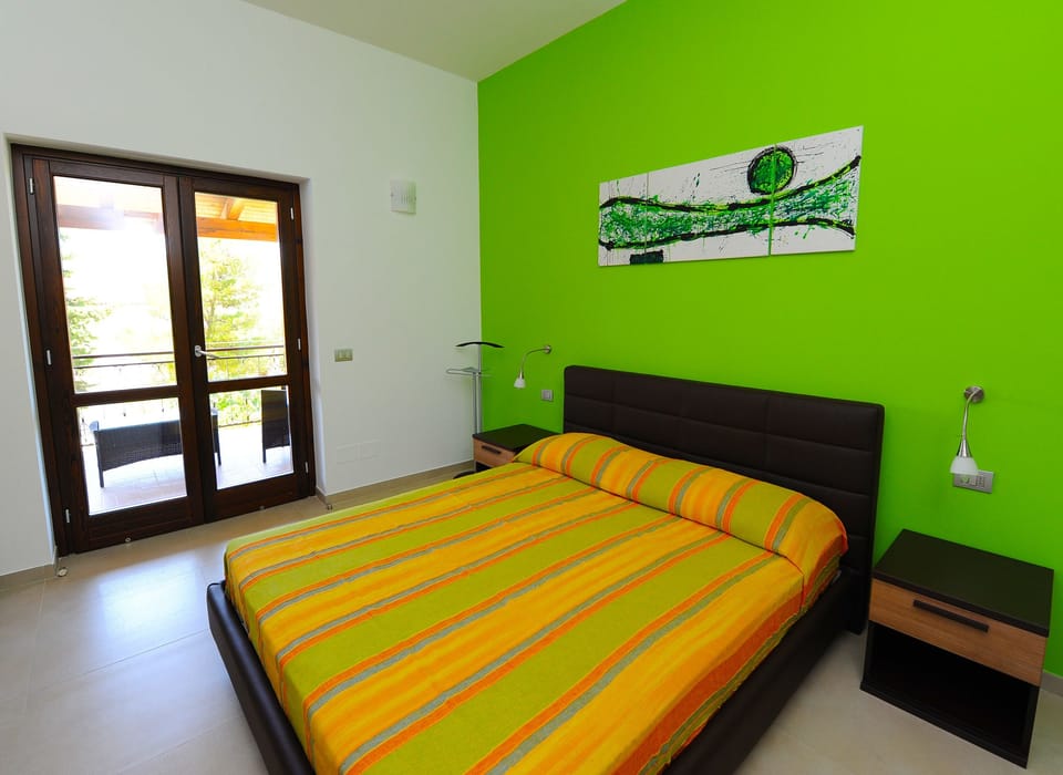 Classic Double Room | In-room safe, desk, cribs/infant beds, rollaway beds
