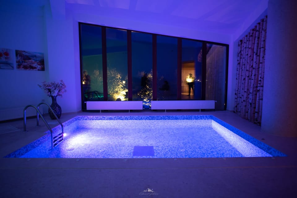 Indoor spa tub