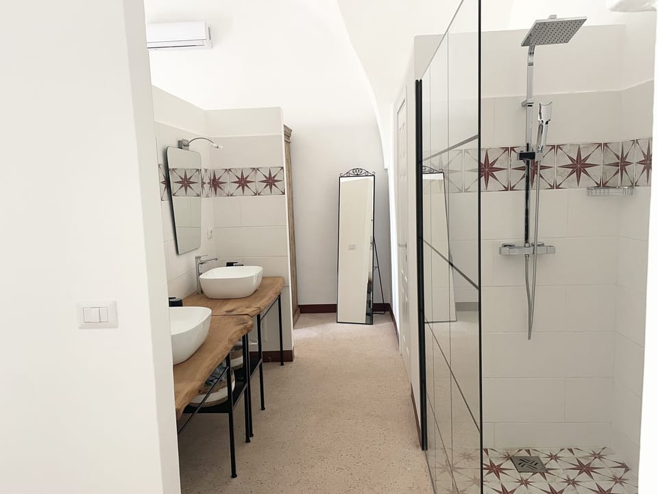 Exclusive Room | Bathroom | Shower, bidet