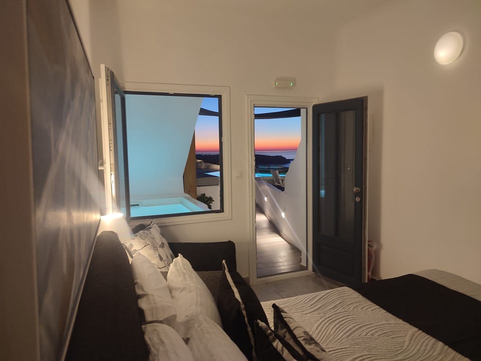 Poolfront Suite with Hot Tub & Caldera View | View from room