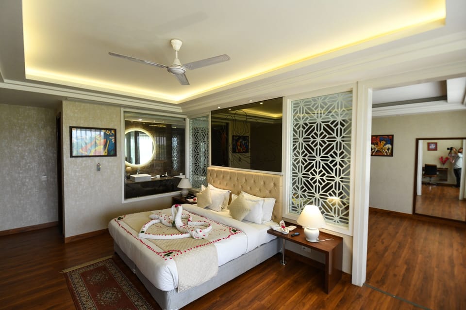 Suite | 1 bedroom, premium bedding, minibar, in-room safe