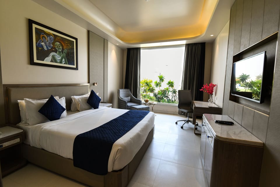 Deluxe Double Room, 1 Bedroom | 1 bedroom, premium bedding, minibar, in-room safe