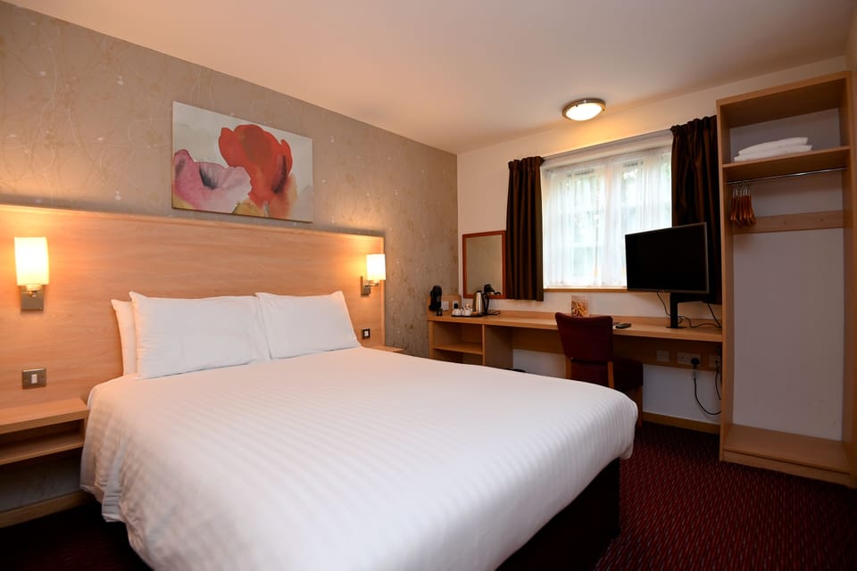 Double Room | Desk, iron/ironing board, free cribs/infant beds, free WiFi