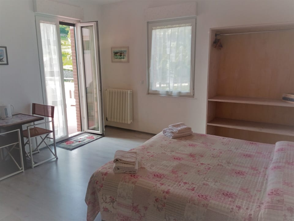 Blackout drapes, free WiFi, bed sheets