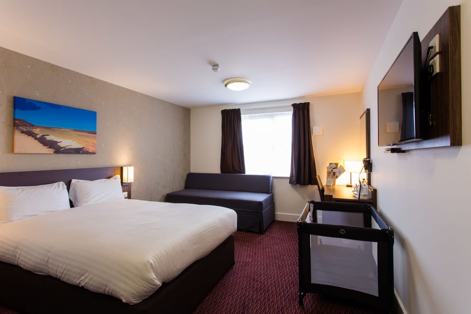 Family Room | Desk, soundproofing, iron/ironing board, free cribs/infant beds