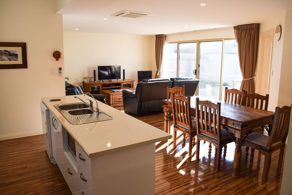 Standard House, 3 Bedrooms, Non Smoking | Private kitchen | Full-size fridge, microwave, oven, stovetop