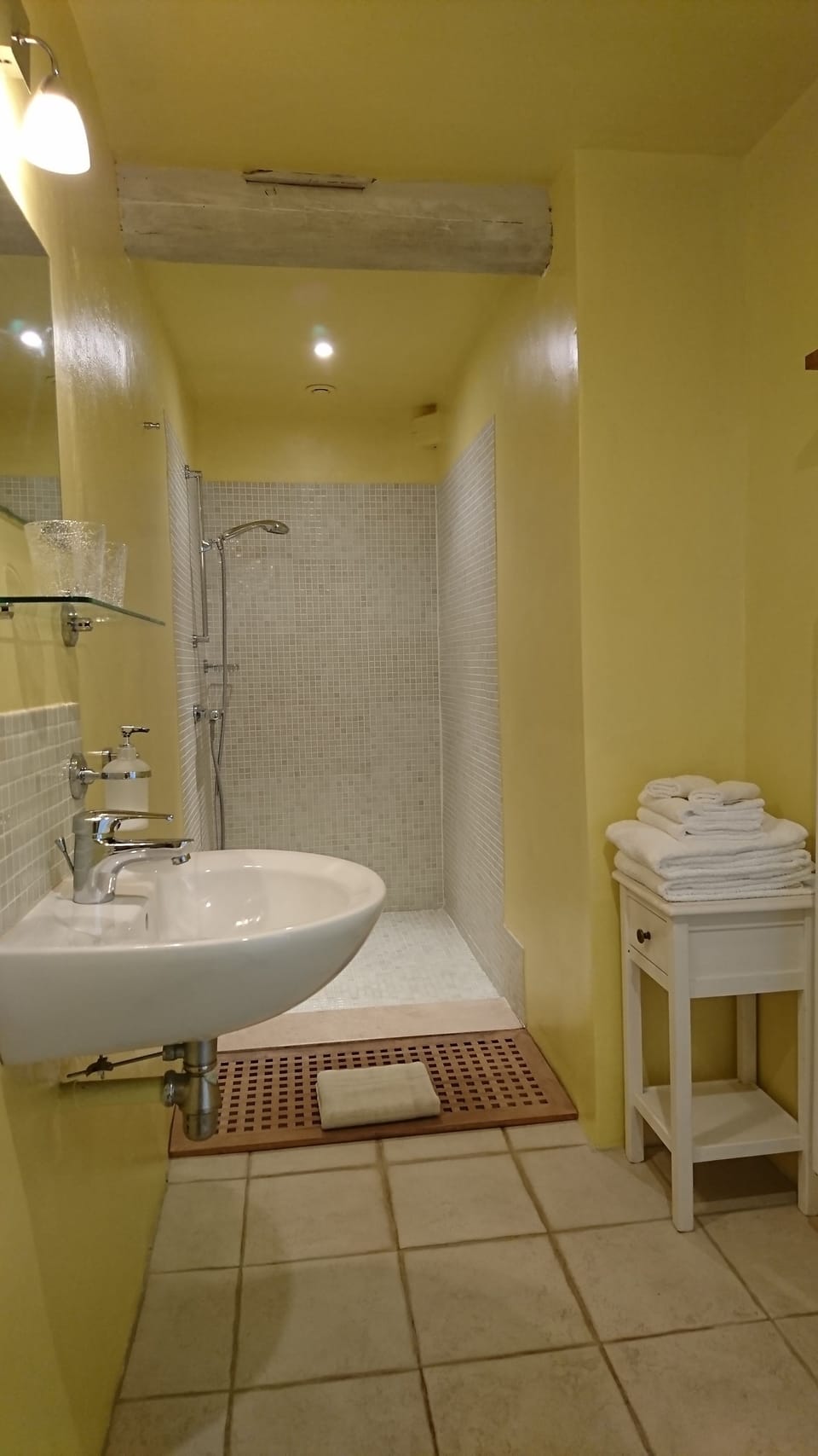 Room (Tilleul) | Bathroom | Hair dryer, slippers, towels