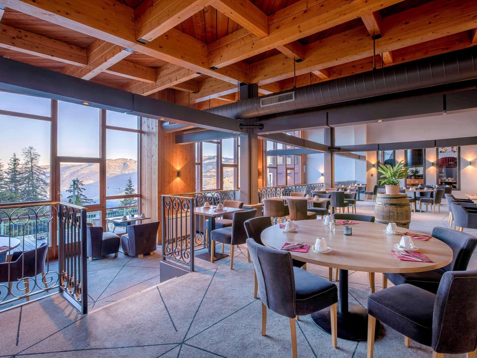 Breakfast and dinner served, French cuisine