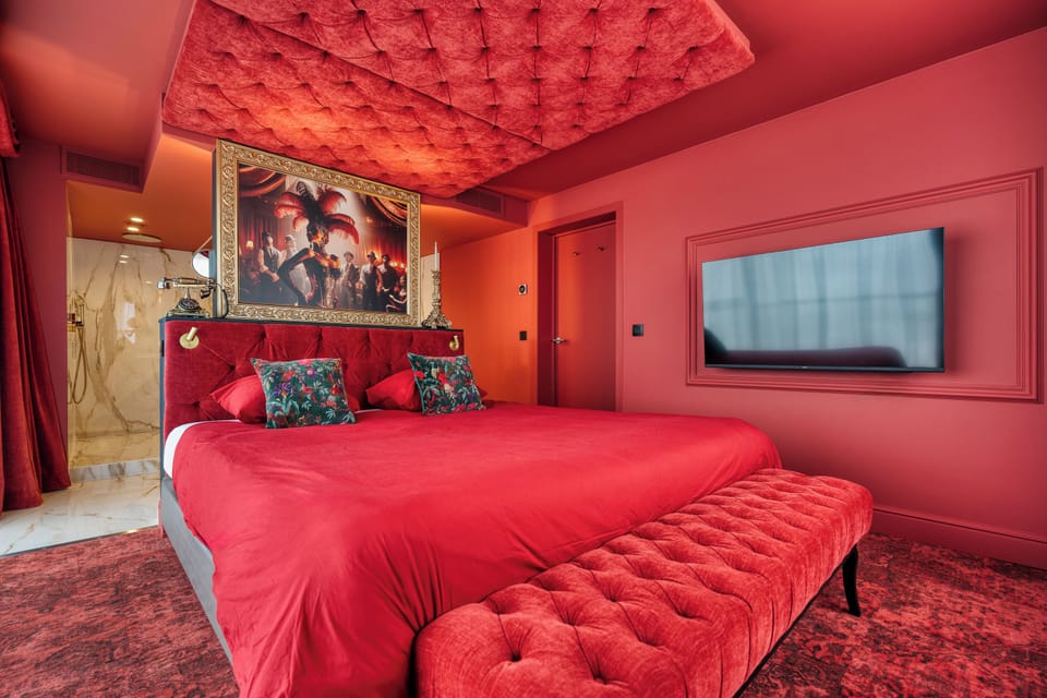 Romantic Suite, 1 Bedroom | Minibar, blackout drapes, soundproofing, free WiFi