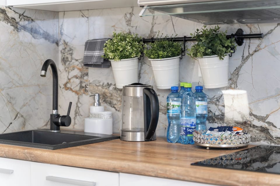 Family Studio Suite | Iron/ironing board, free WiFi, bed sheets