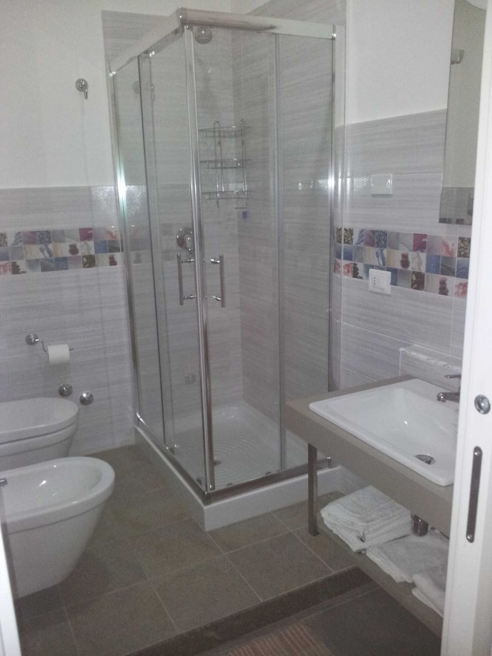 Shower, towels