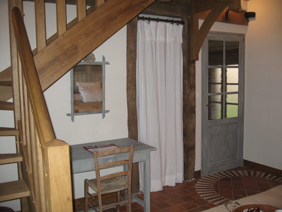 Traditional Room | Premium bedding, individually decorated, individually furnished, desk