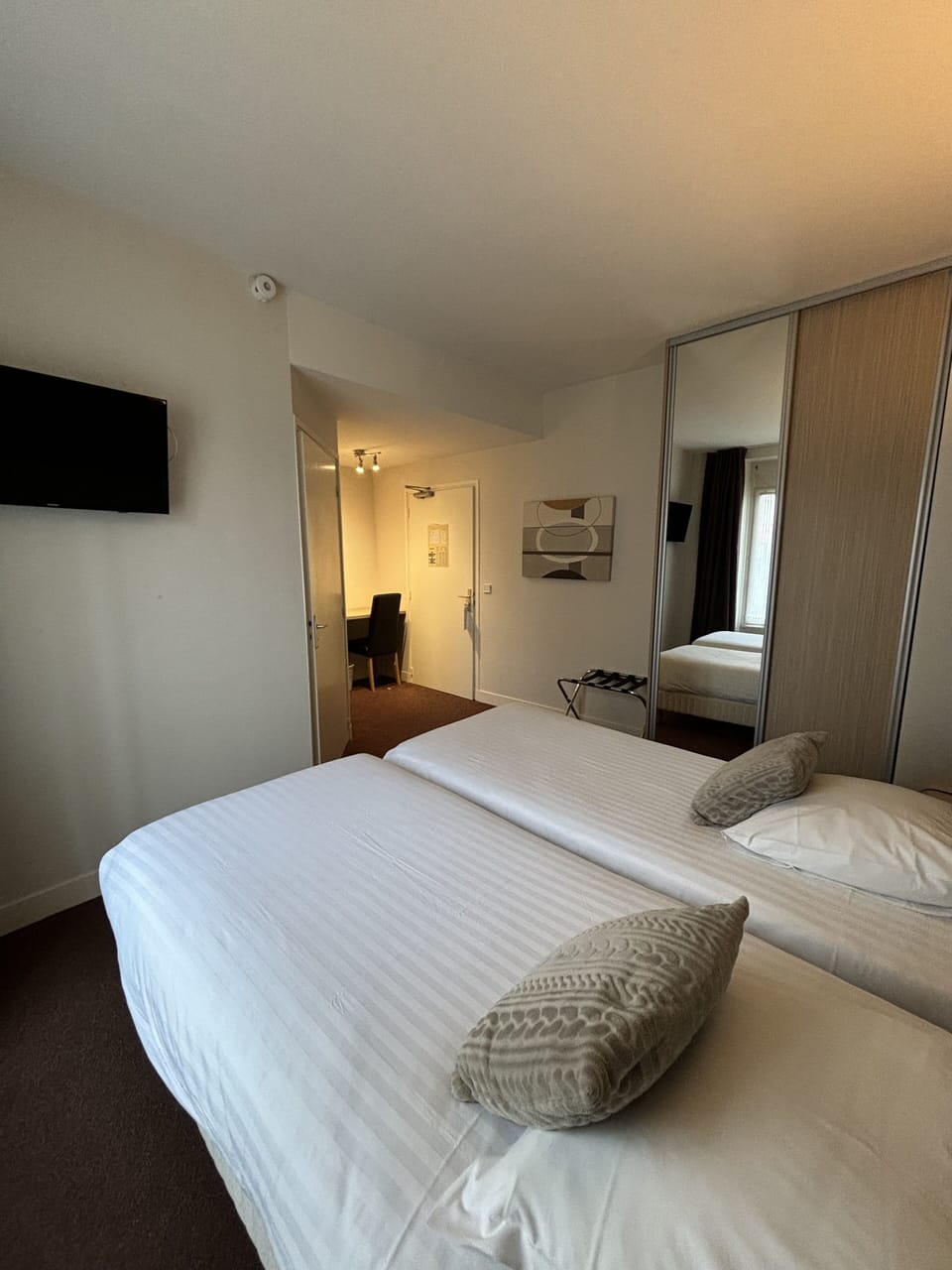 Standard Twin Room | Individually decorated, individually furnished, desk, laptop workspace