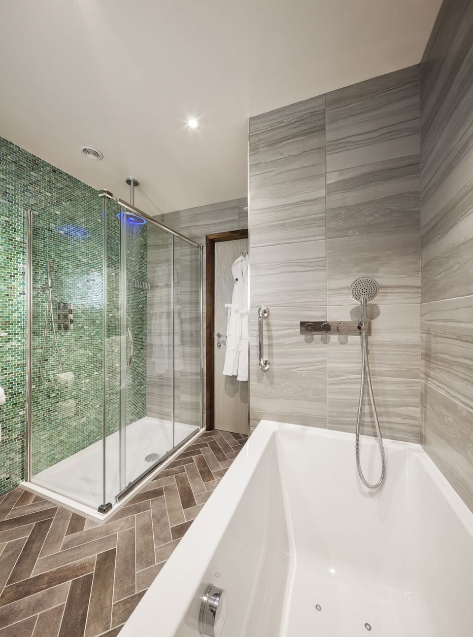 Superior Double Room | Bathroom | Shower, eco-friendly toiletries, hair dryer, bathrobes