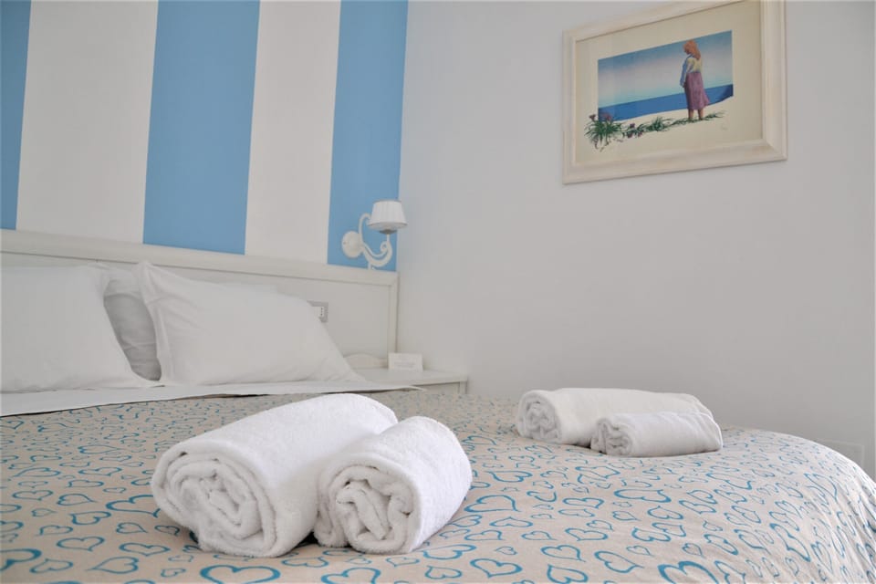 Exclusive Double Room, Balcony, Sea View | Premium bedding, minibar, in-room safe, desk