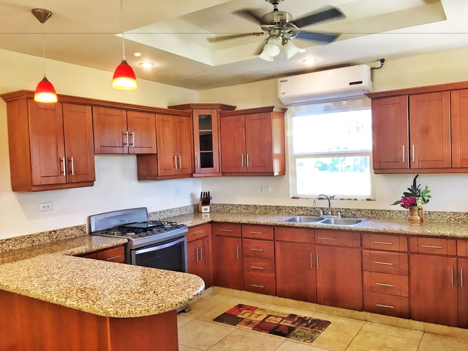 Deluxe House, Multiple Bedrooms, Non Smoking | Private kitchen | Coffee/tea maker, fridge, microwave, oven