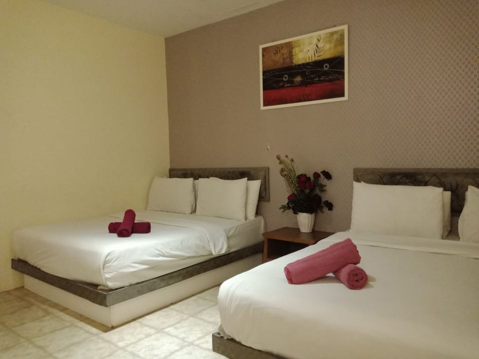 Premium Family Suite | Desk, iron/ironing board (on request), WiFi (free), bed sheets