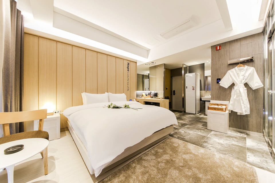 In-room safe, individually decorated, individually furnished, desk
