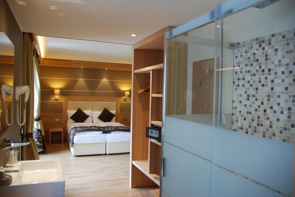 Minibar, in-room safe, desk, soundproofing