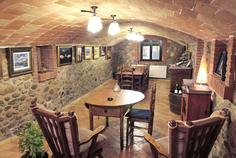 House, 4 Bedrooms | In-room dining