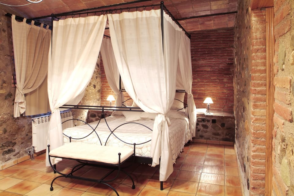 1 bedroom, Frette Italian sheets, premium bedding, down comforters