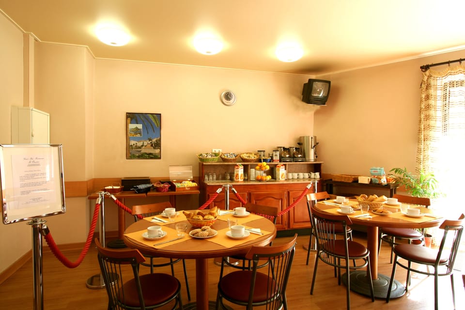 Daily buffet breakfast (EUR 9.5 per person)