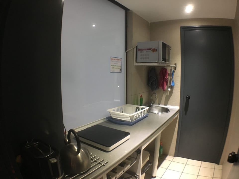 1 bed in a 8 mixed bed dorm, shared bathroom | Shared kitchen | Shared fridge, microwave