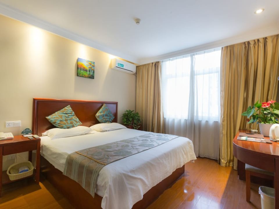 Blackout drapes, iron/ironing board, free WiFi