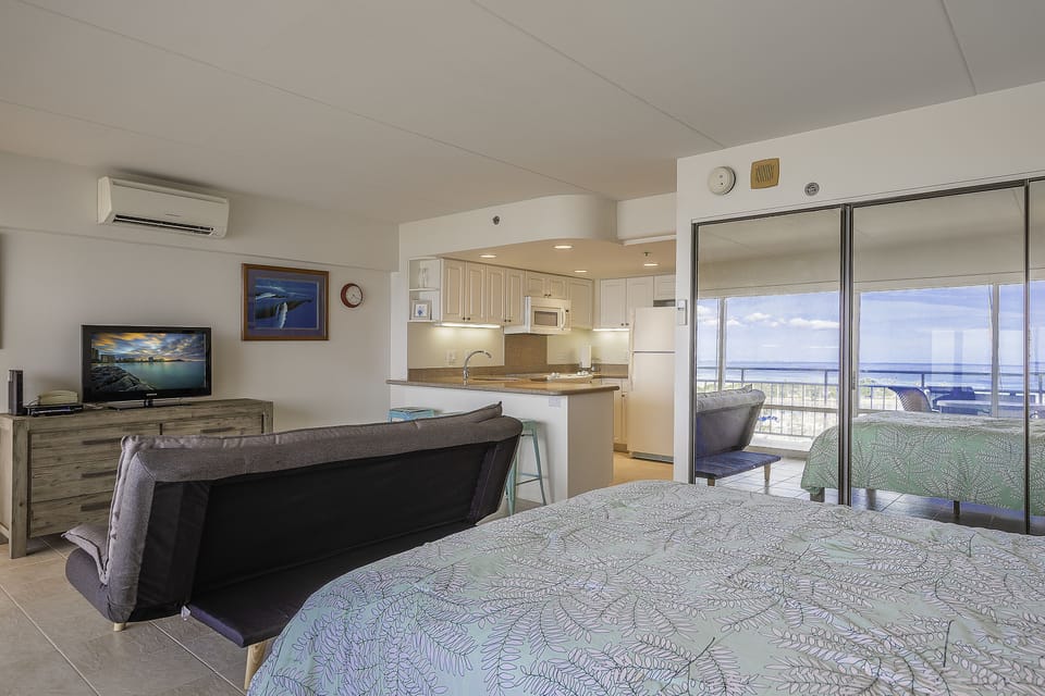 Comfort Room, 1 Bedroom, Kitchen, Marina View (24261406) | Desk, laptop workspace, iron/ironing board, WiFi (free)
