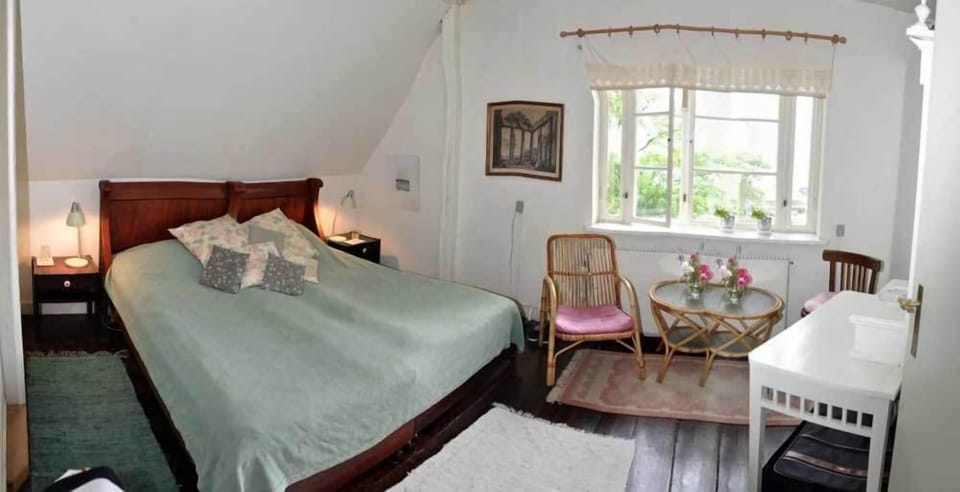 Individually decorated, iron/ironing board, free WiFi