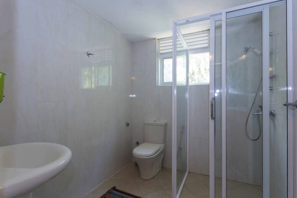 Basic Double Room | Bathroom | Shower, free toiletries