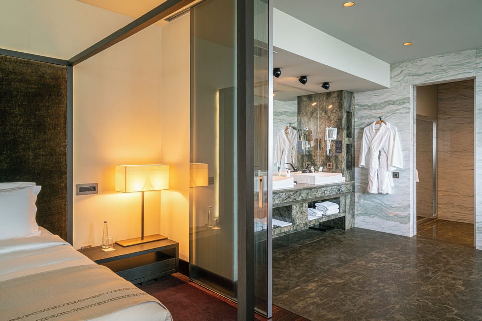 Presidential Suite | Bathroom | Combined shower/tub, free toiletries, hair dryer, bathrobes