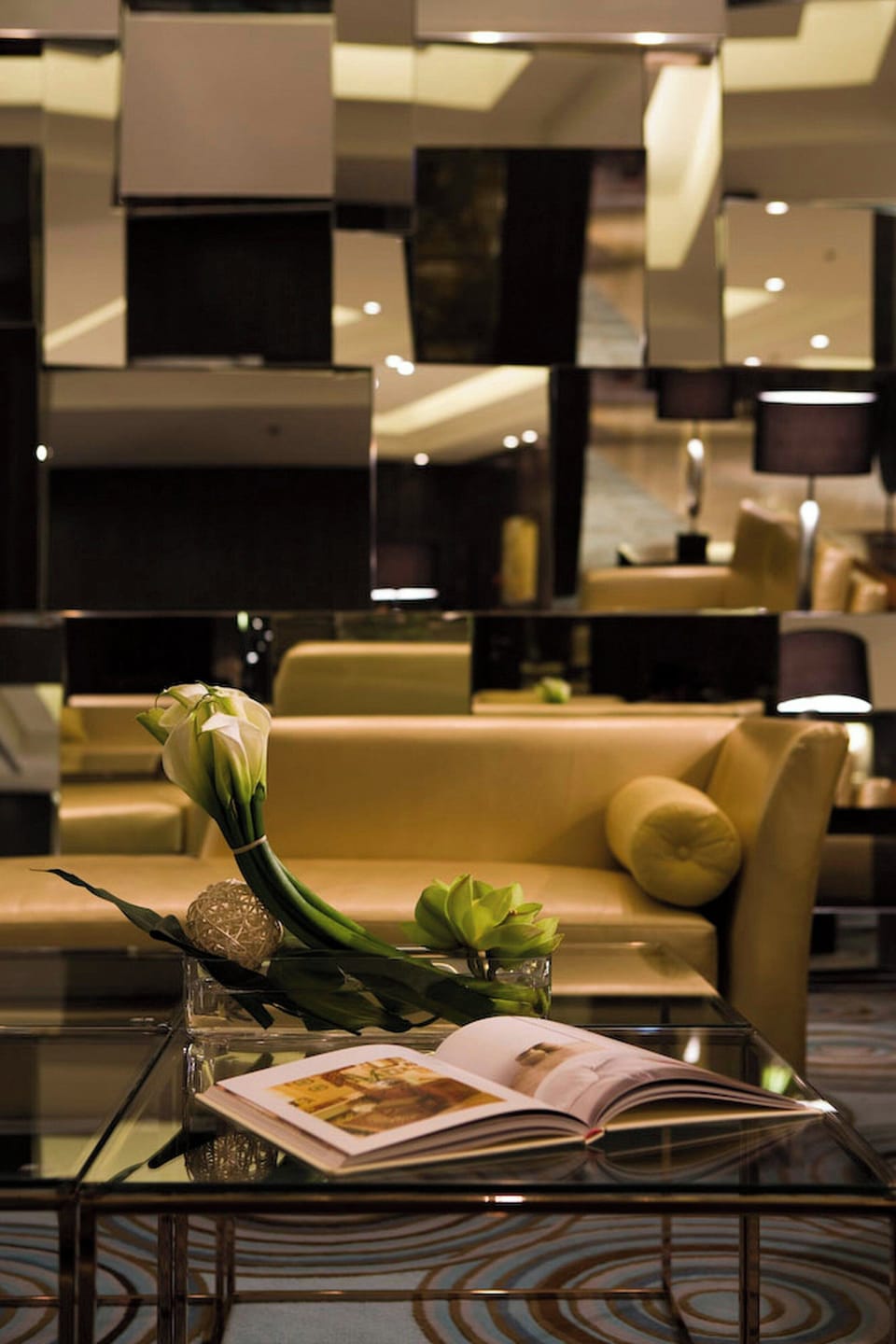 2 bars/lounges