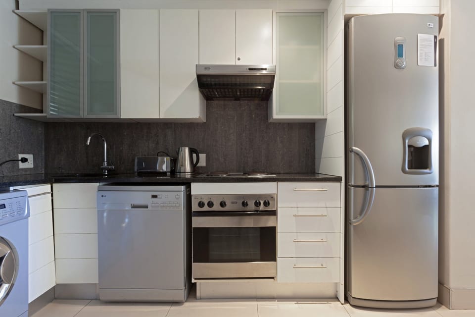 J10 Aderely Terrace  | Shared kitchen | Full-size fridge, dishwasher, toaster, cleaning supplies